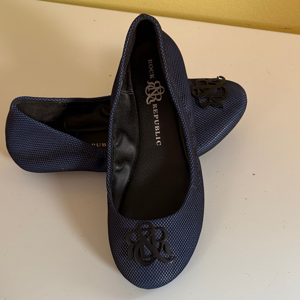 Rock & Republic Navy Textured Man-Made Flats Size 9
